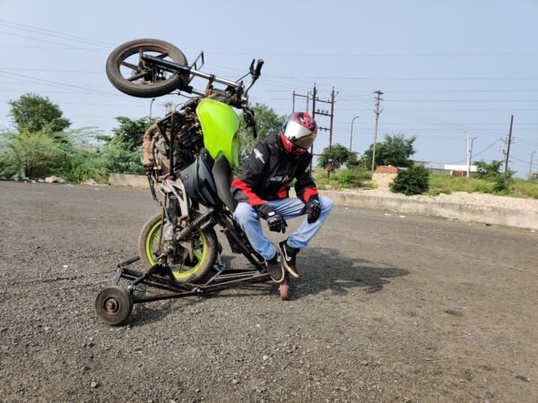Motorcycle wheelie machine for stunt training