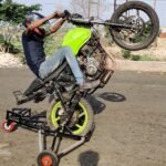 Universal wheelie machine for safe bike stunt practice